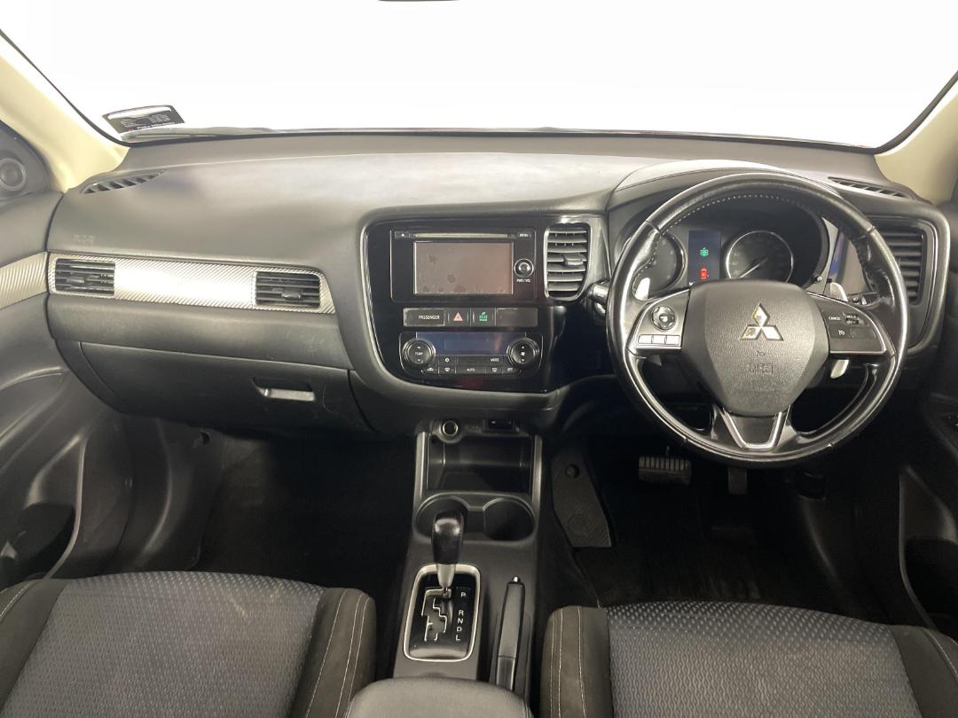 Photo '17' of Mitsubishi Outlander