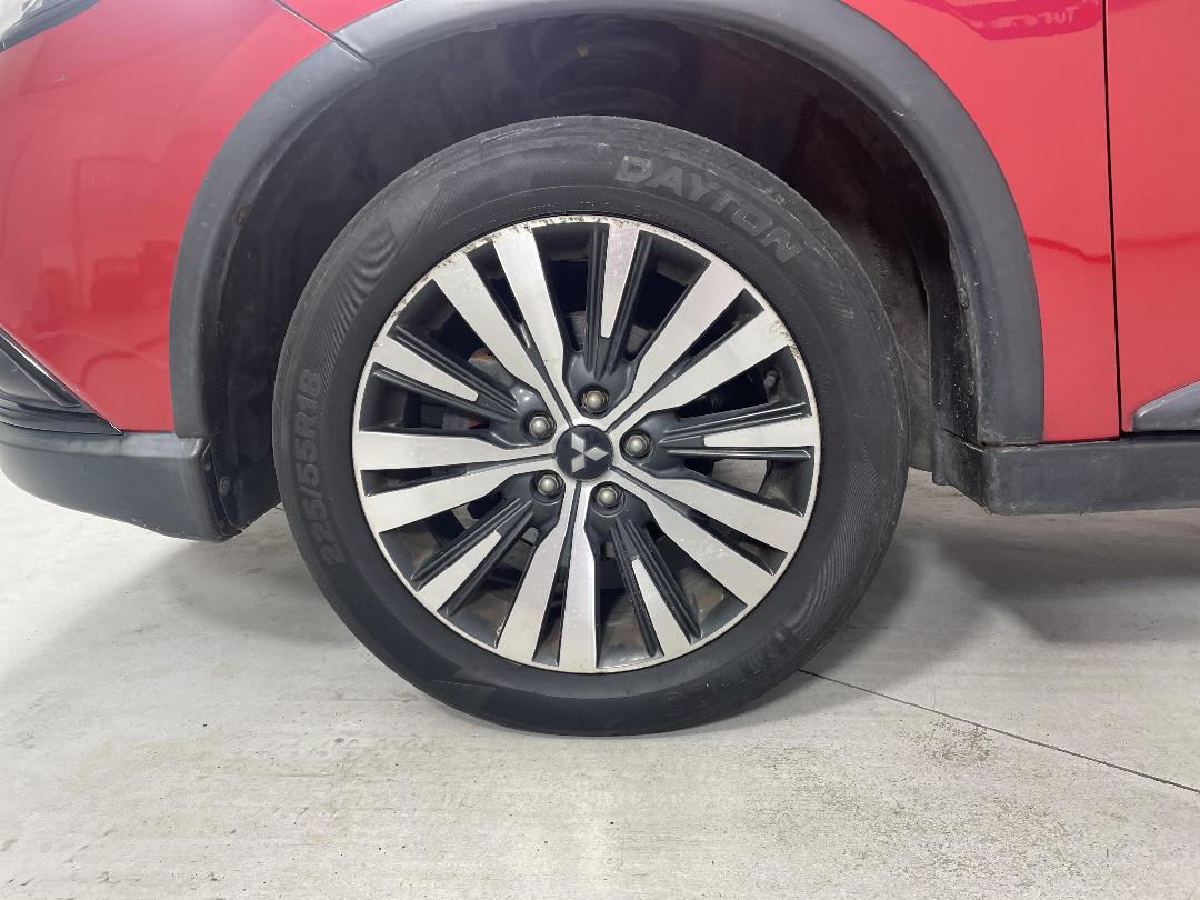 Photo '10' of Mitsubishi Outlander