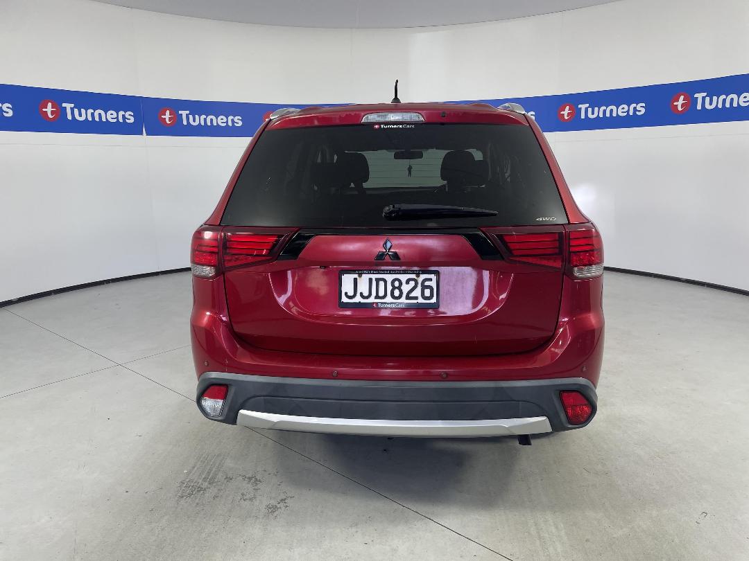 Photo '6' of Mitsubishi Outlander