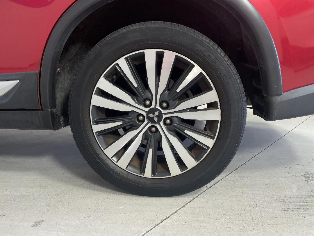 Photo '11' of Mitsubishi Outlander