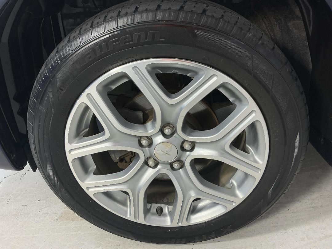 Photo '10' of Mitsubishi Outlander