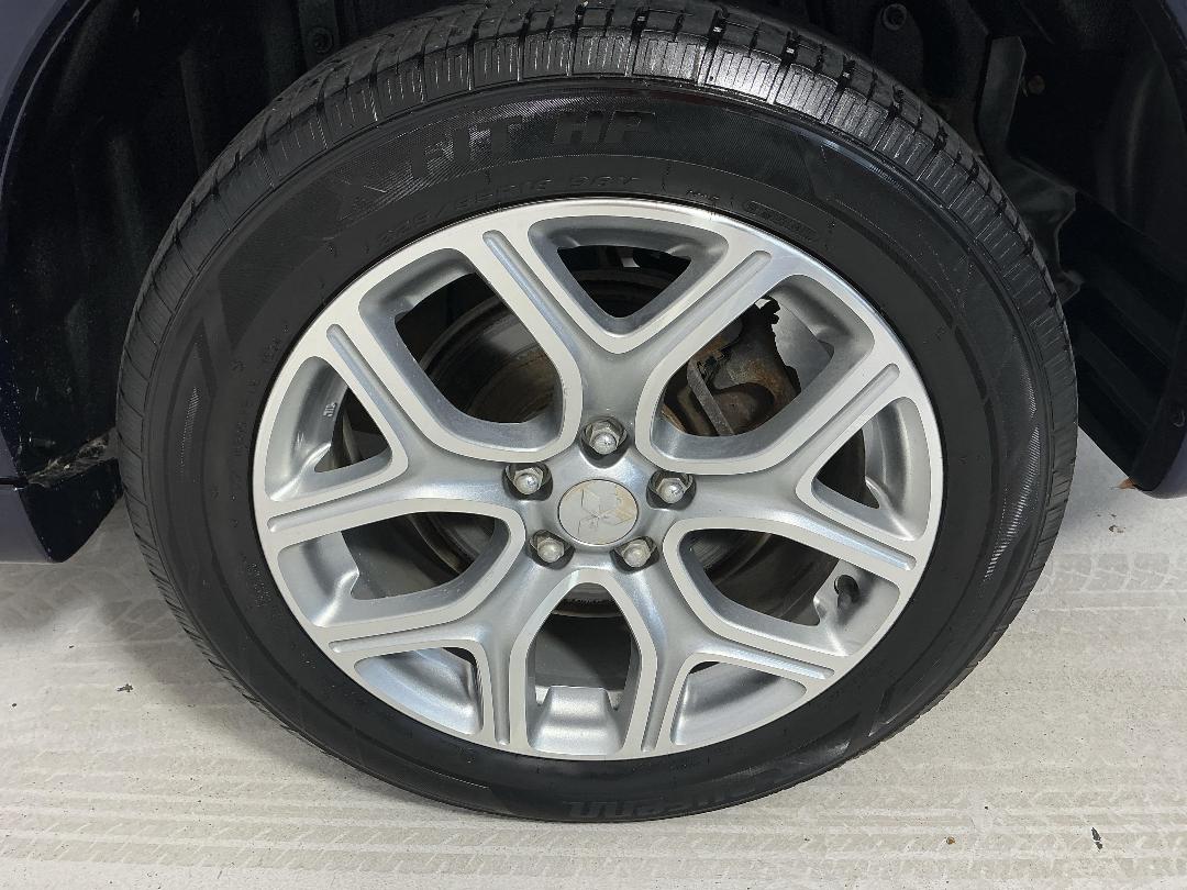 Photo '11' of Mitsubishi Outlander