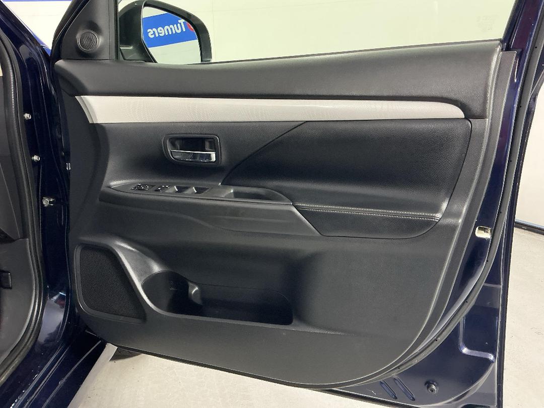 Photo '15' of Mitsubishi Outlander