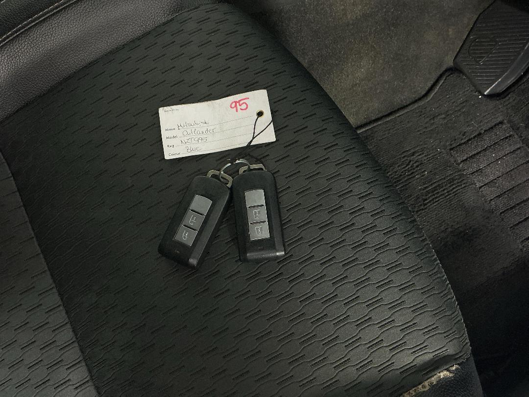 Photo '22' of Mitsubishi Outlander