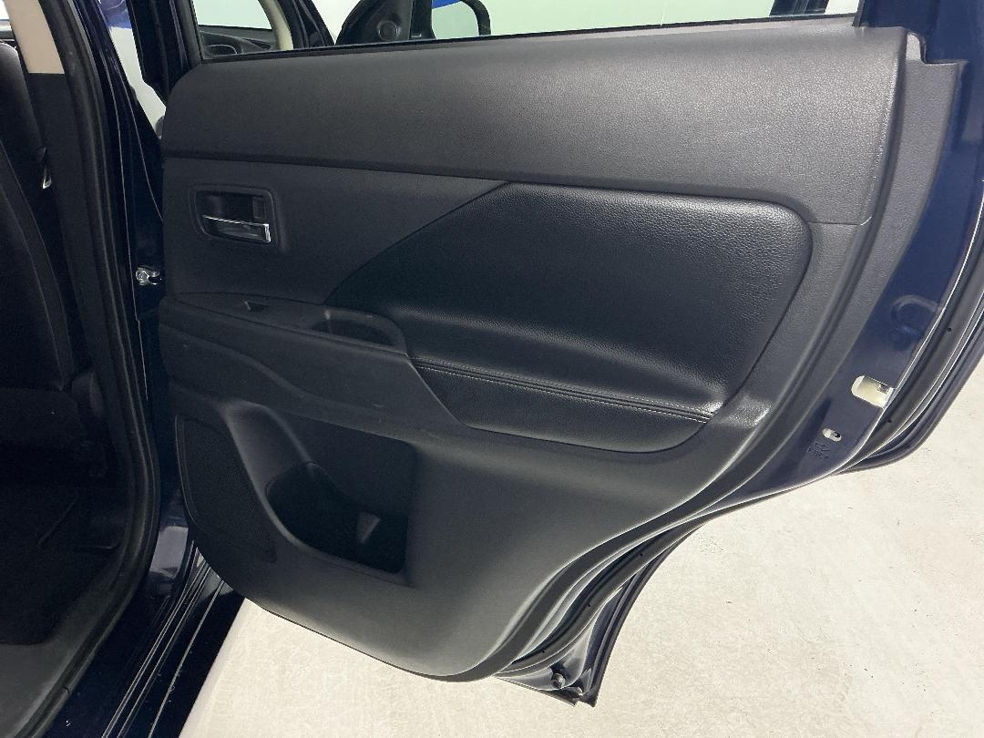 Photo '19' of Mitsubishi Outlander