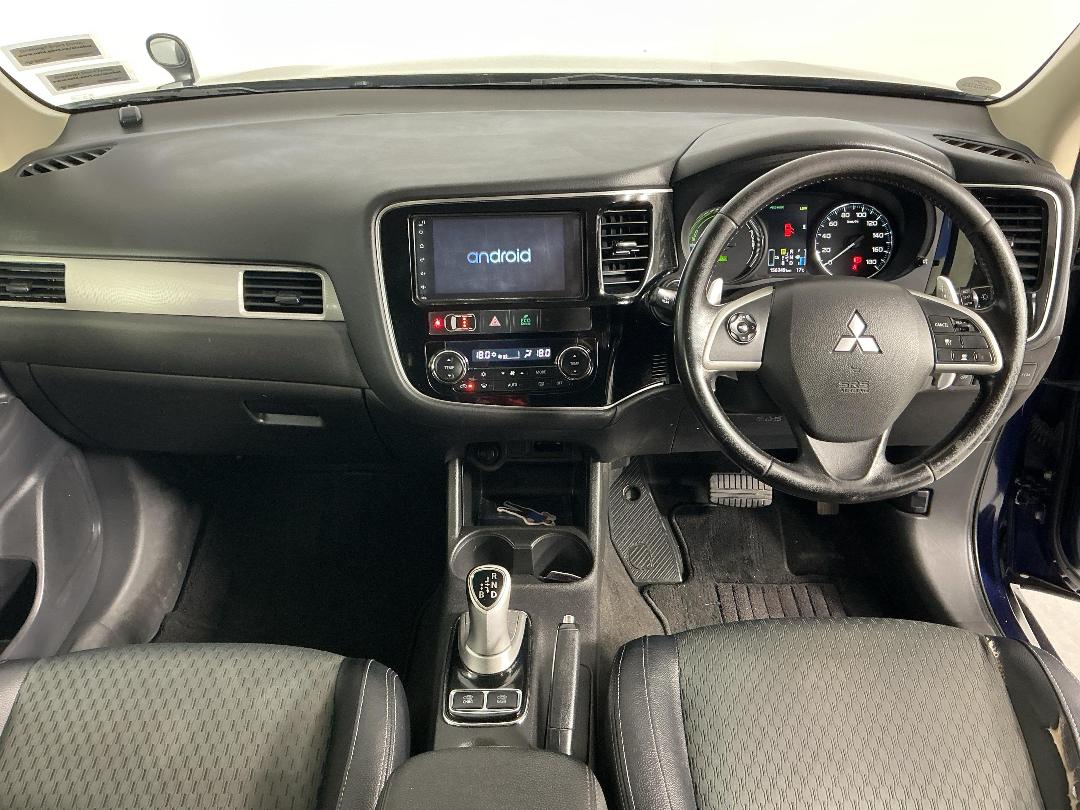 Photo '17' of Mitsubishi Outlander