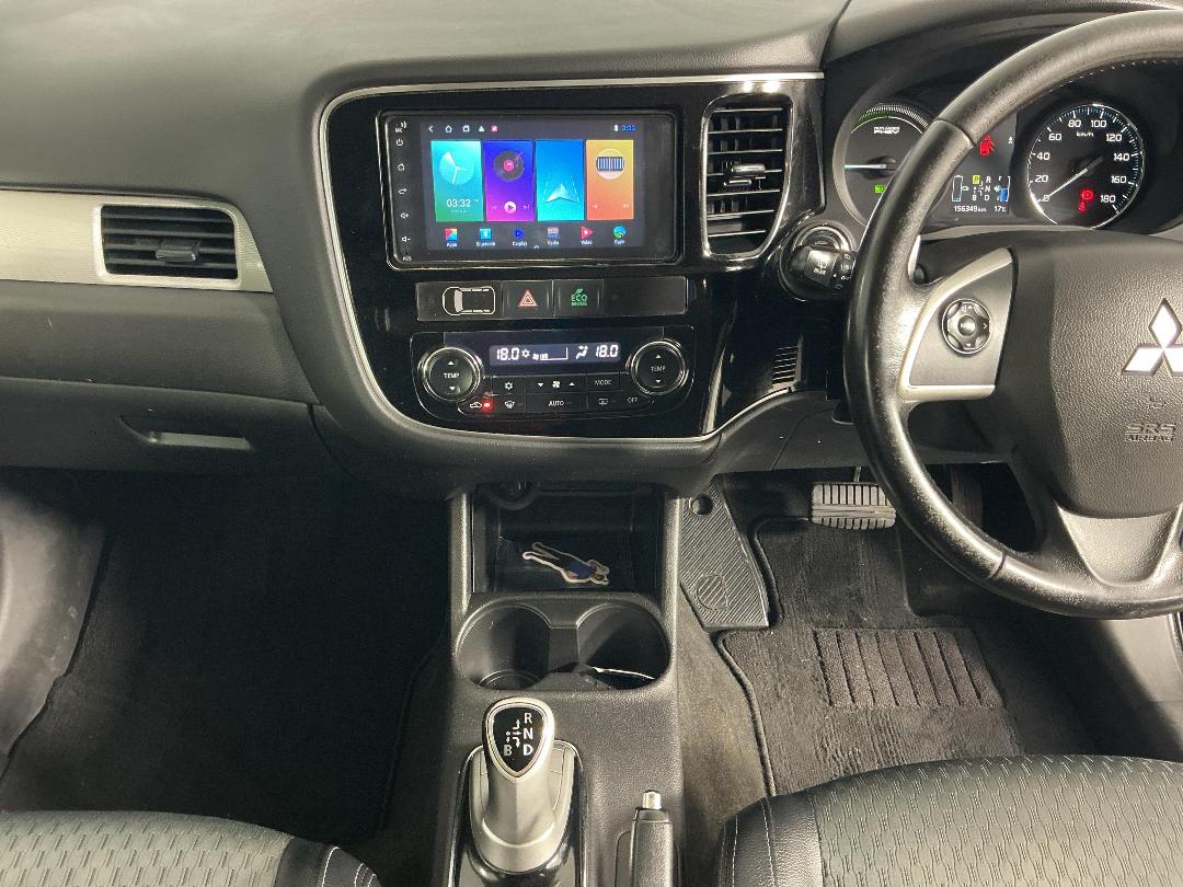 Photo '18' of Mitsubishi Outlander