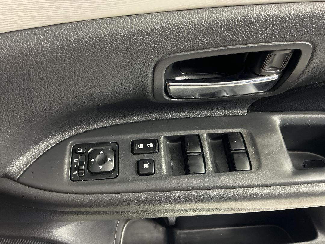 Photo '27' of Mitsubishi Outlander