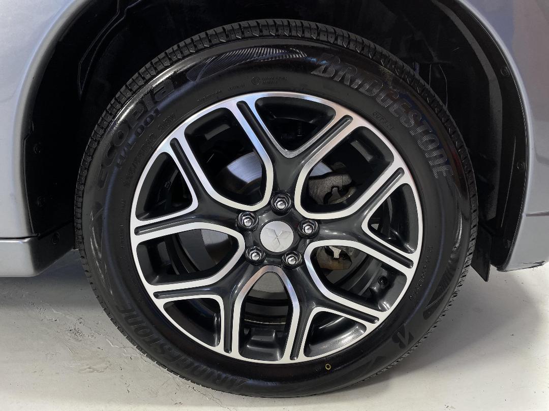 Photo '9' of Mitsubishi Outlander