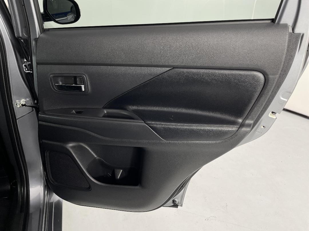 Photo '19' of Mitsubishi Outlander