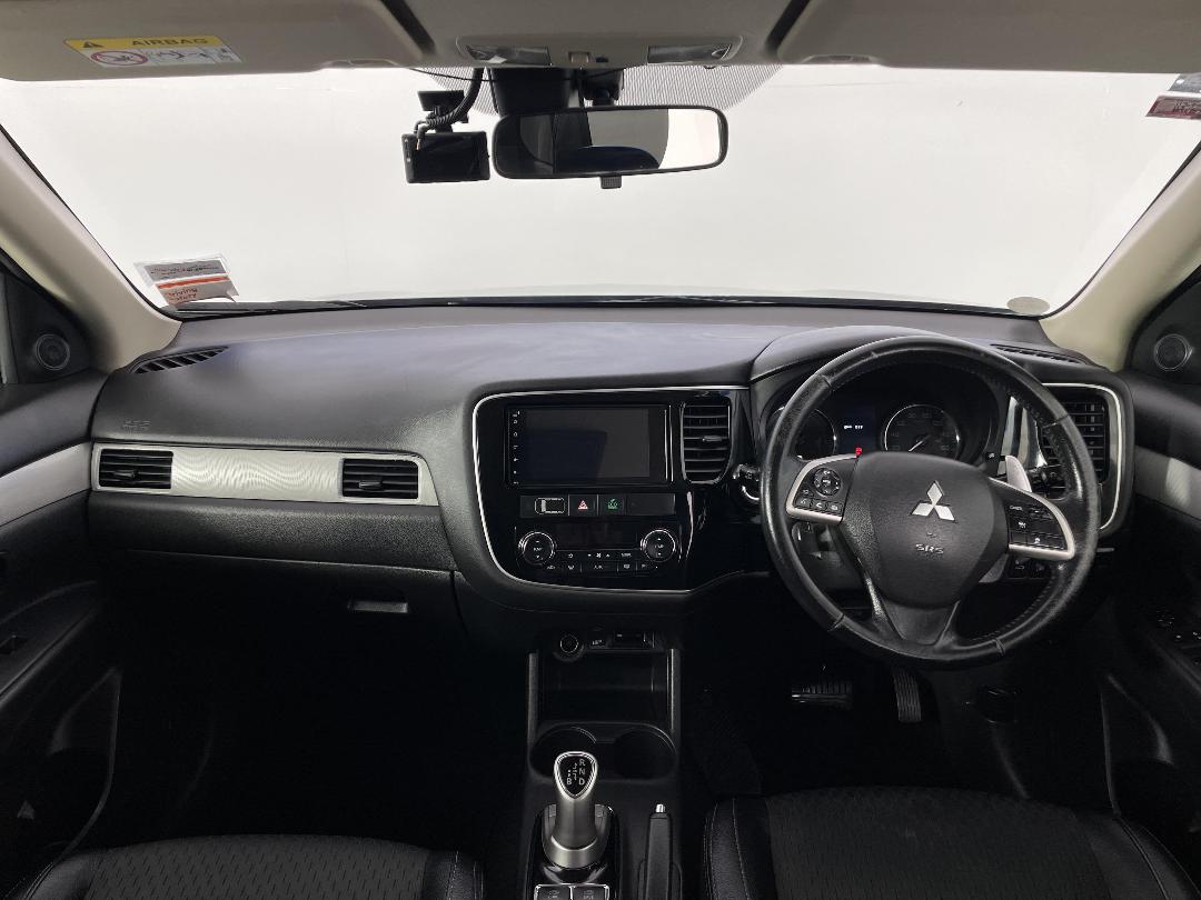 Photo '17' of Mitsubishi Outlander