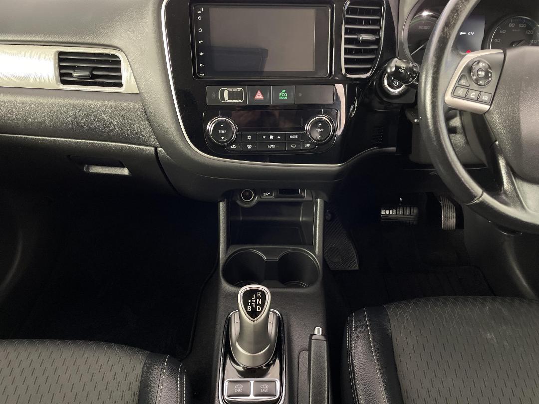 Photo '18' of Mitsubishi Outlander