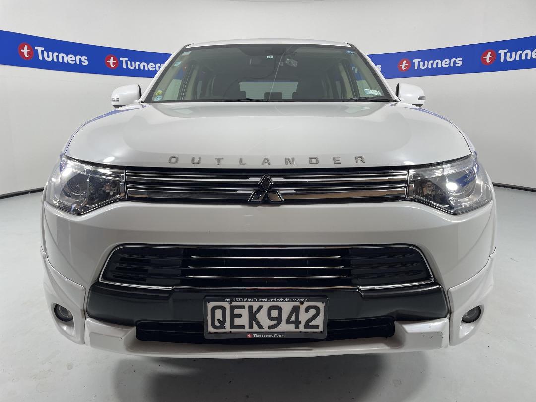 Photo '2' of Mitsubishi Outlander