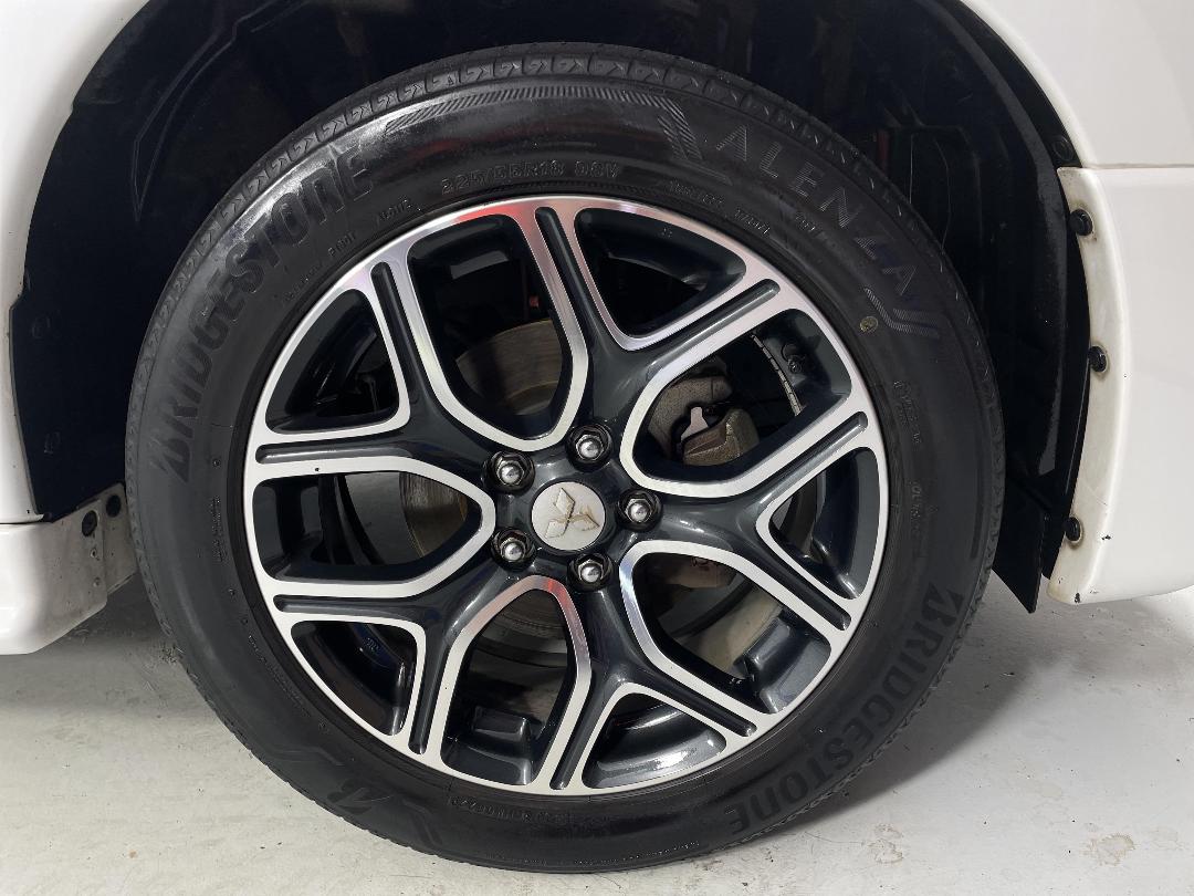 Photo '9' of Mitsubishi Outlander