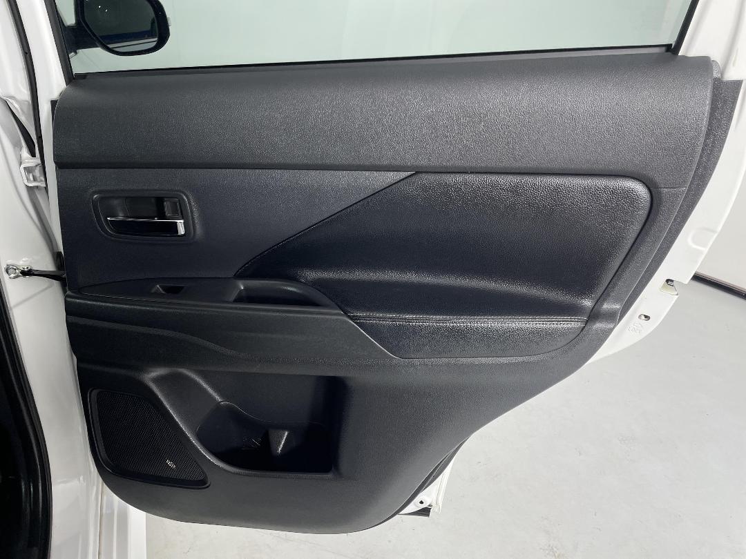 Photo '19' of Mitsubishi Outlander