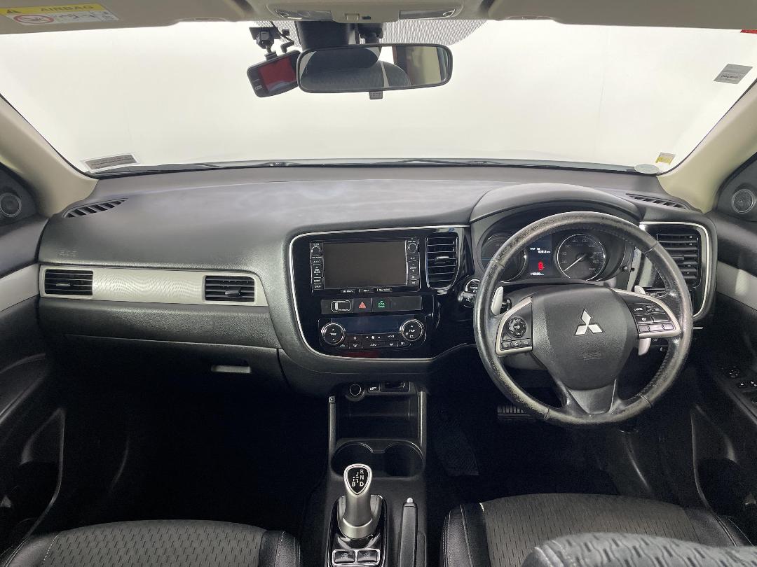 Photo '17' of Mitsubishi Outlander