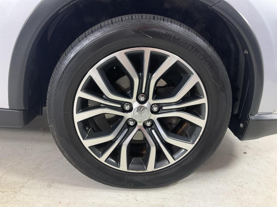 Photo '9' of Mitsubishi Outlander