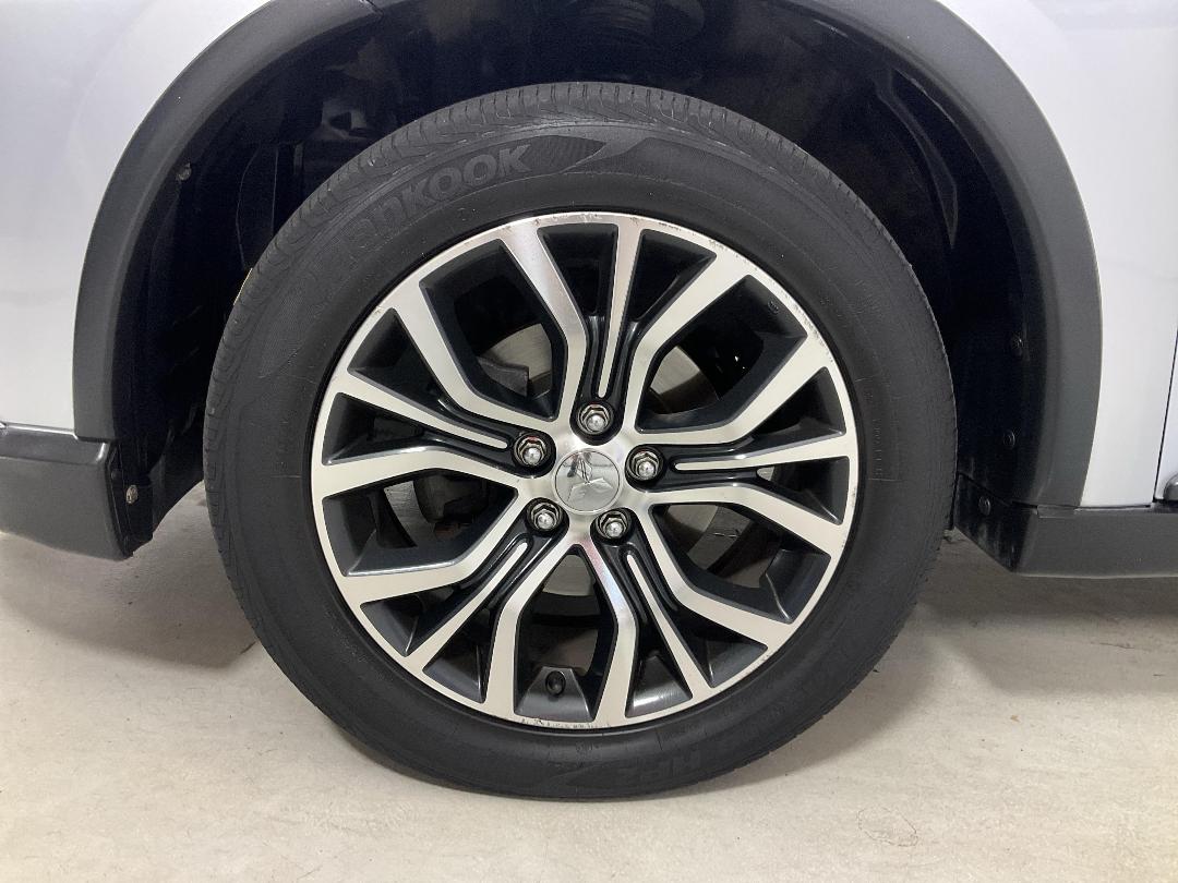 Photo '10' of Mitsubishi Outlander