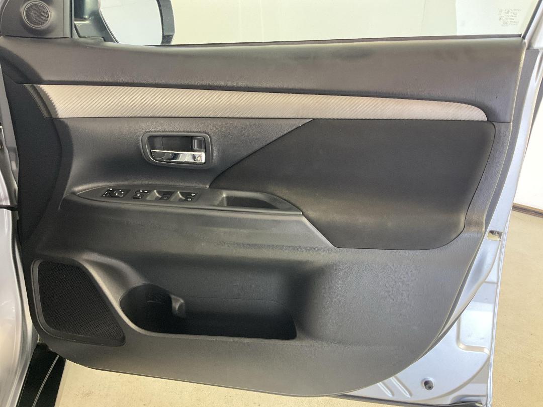 Photo '15' of Mitsubishi Outlander