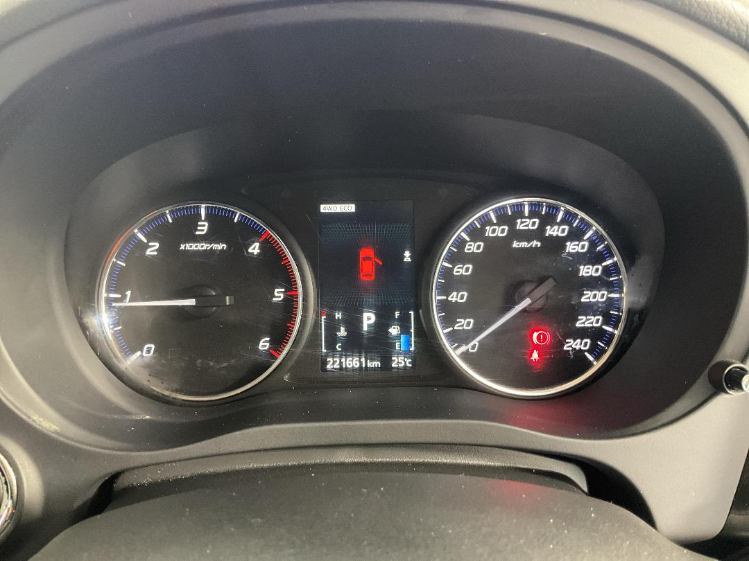 Photo '21' of Mitsubishi Outlander