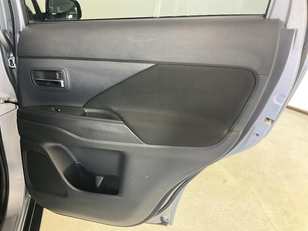 Photo '19' of Mitsubishi Outlander