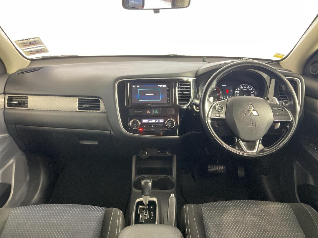 Photo '17' of Mitsubishi Outlander