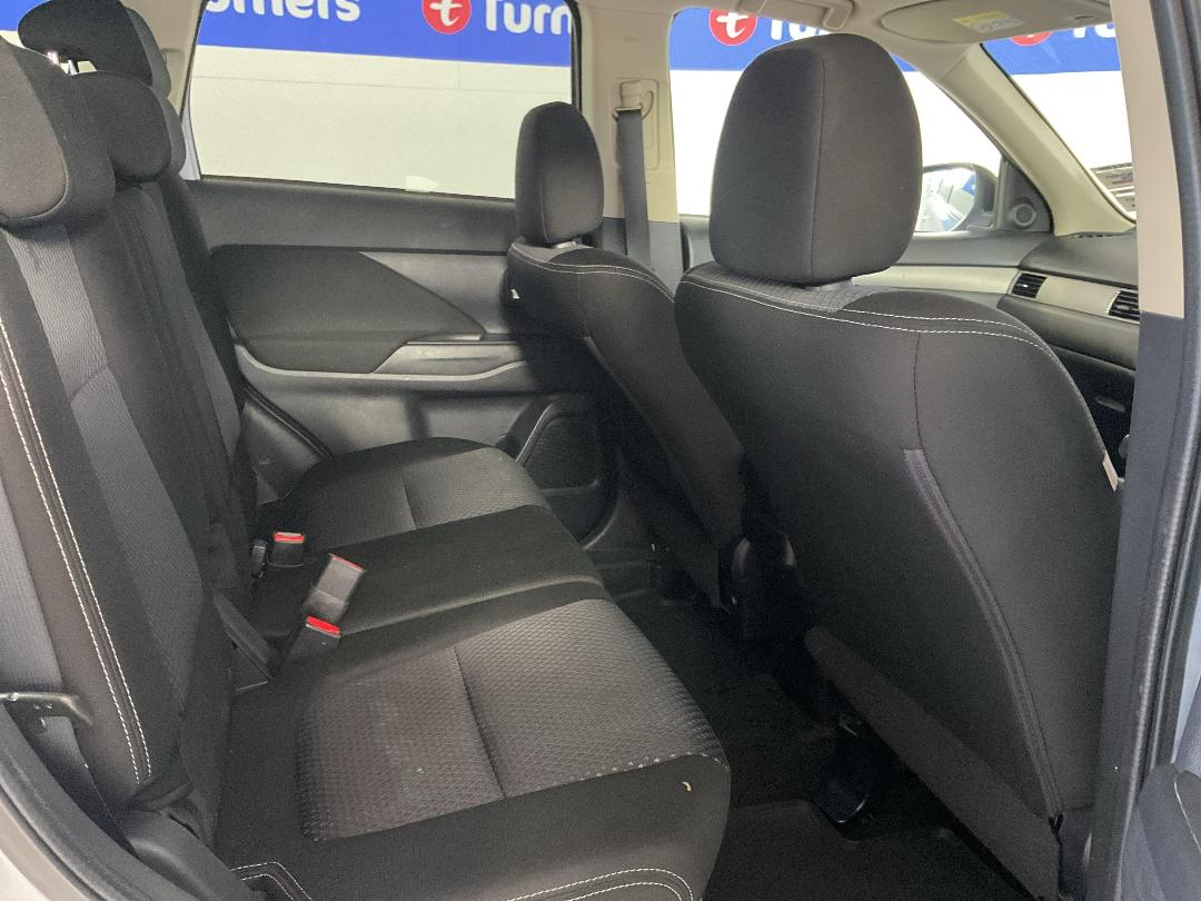 Photo '20' of Mitsubishi Outlander