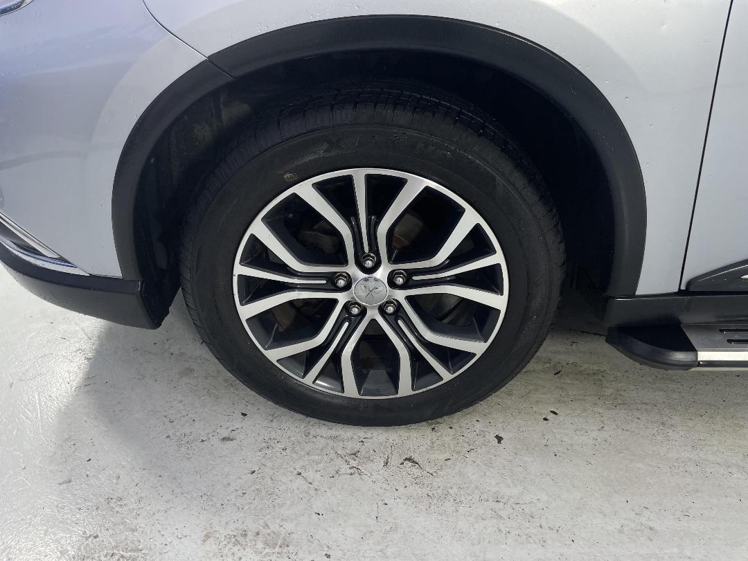 Photo '10' of Mitsubishi Outlander Photo '10' of Mitsubishi Outlander