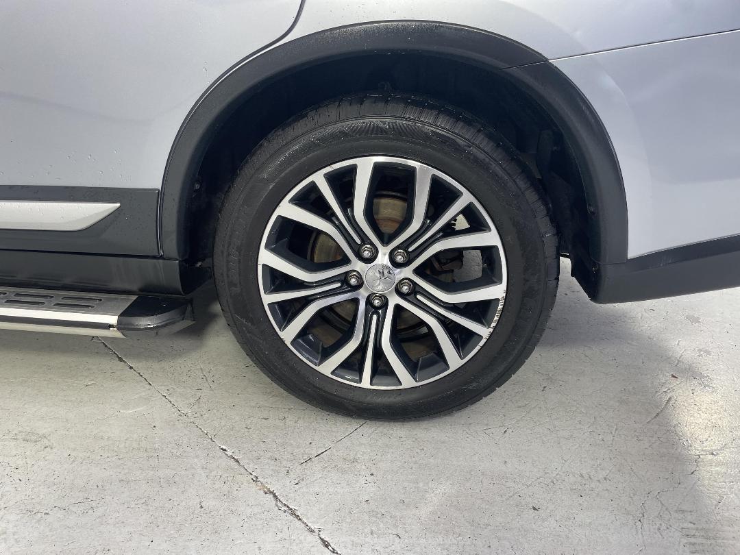 Photo '11' of Mitsubishi Outlander Photo '11' of Mitsubishi Outlander