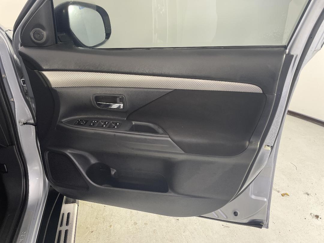 Photo '15' of Mitsubishi Outlander Photo '15' of Mitsubishi Outlander