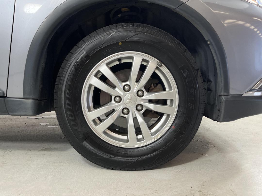 Photo '9' of Mitsubishi Outlander Photo '9' of Mitsubishi Outlander