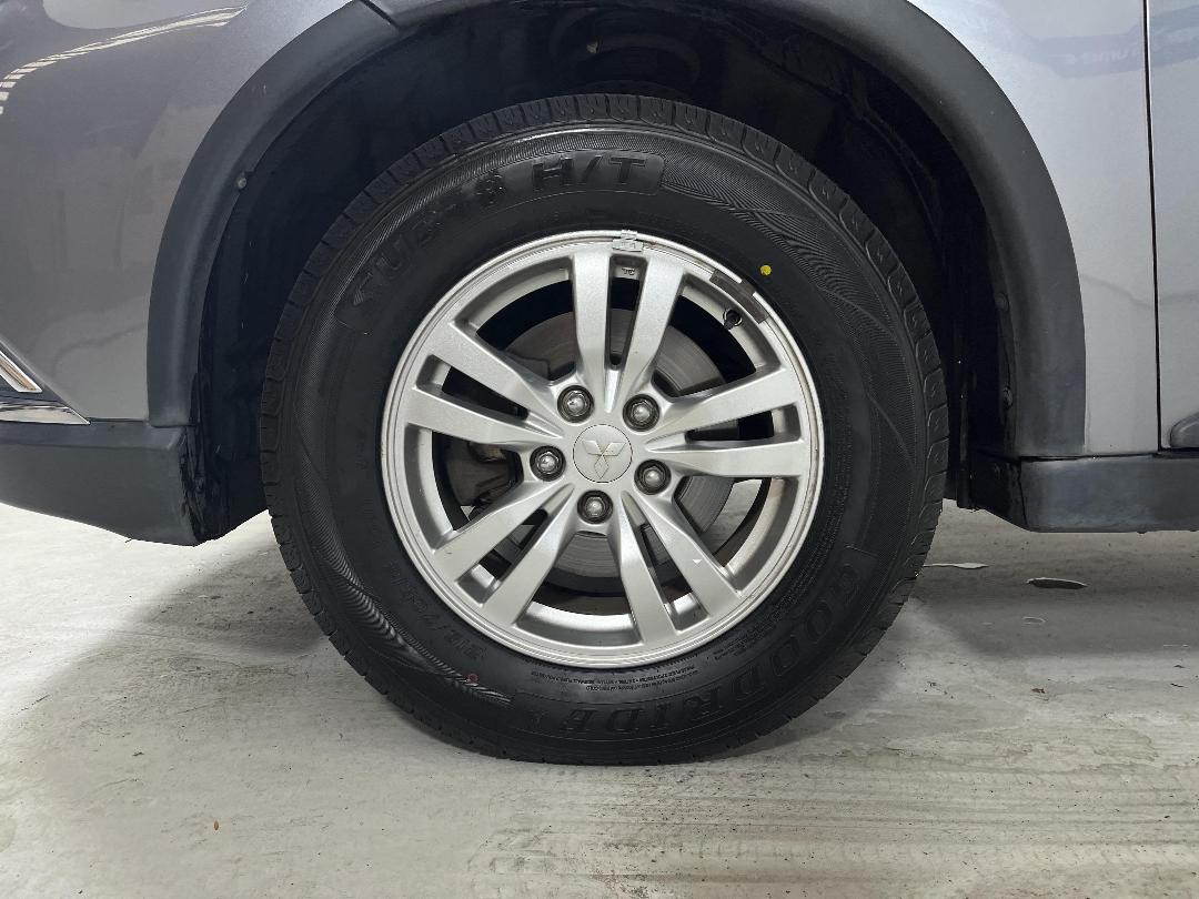 Photo '10' of Mitsubishi Outlander Photo '10' of Mitsubishi Outlander