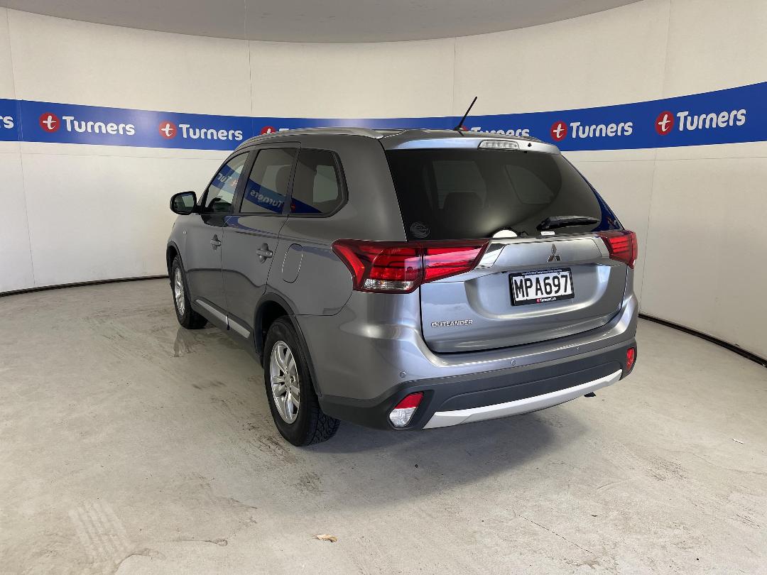 Photo '5' of Mitsubishi Outlander Photo '5' of Mitsubishi Outlander