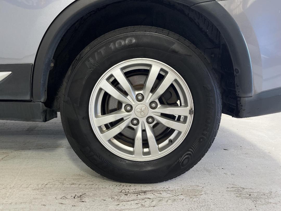 Photo '11' of Mitsubishi Outlander Photo '11' of Mitsubishi Outlander