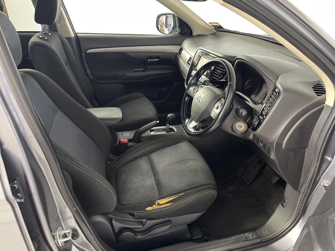 Photo '16' of Mitsubishi Outlander Photo '16' of Mitsubishi Outlander