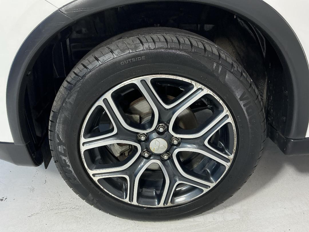 Photo '10' of Mitsubishi Outlander Photo '10' of Mitsubishi Outlander