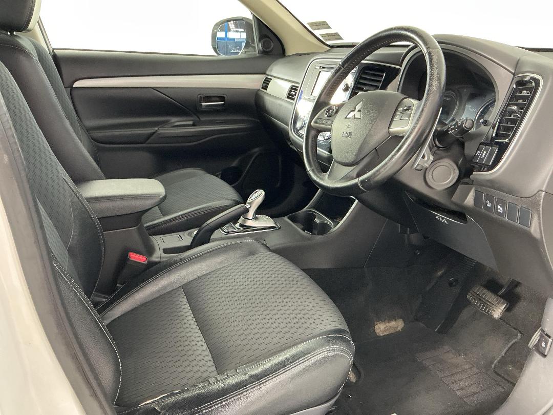 Photo '16' of Mitsubishi Outlander Photo '16' of Mitsubishi Outlander