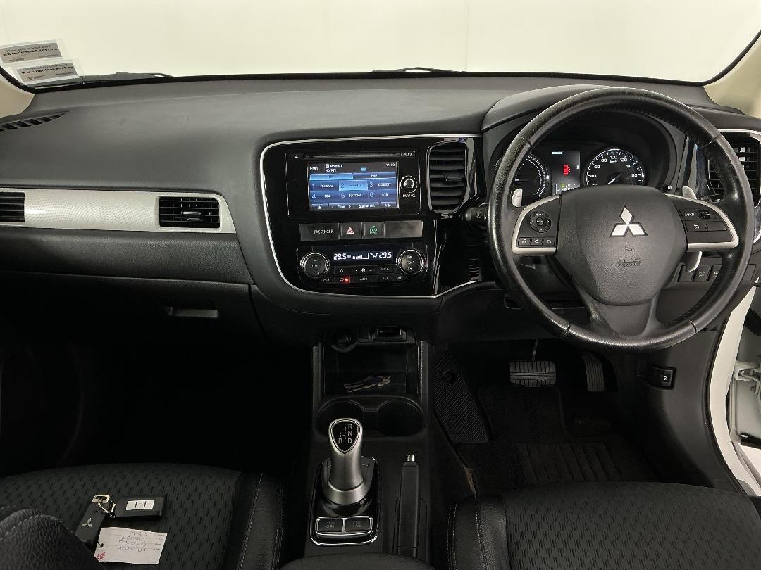 Photo '17' of Mitsubishi Outlander Photo '17' of Mitsubishi Outlander