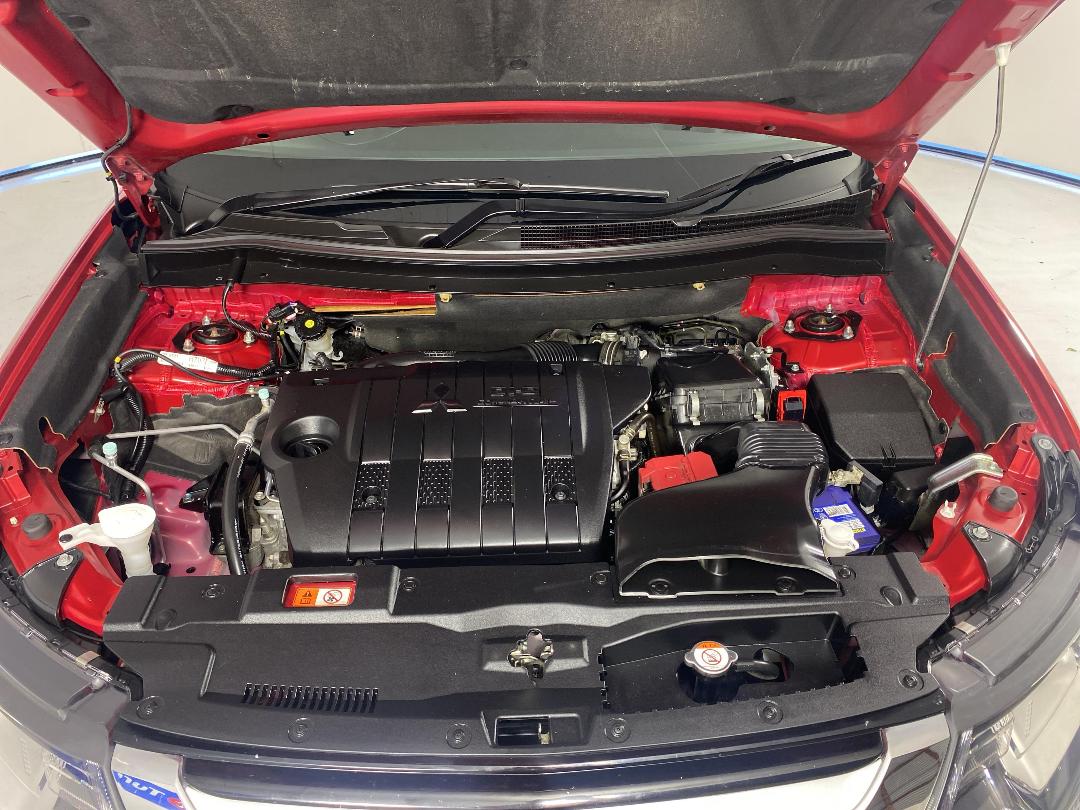 Photo '13' of Mitsubishi Outlander