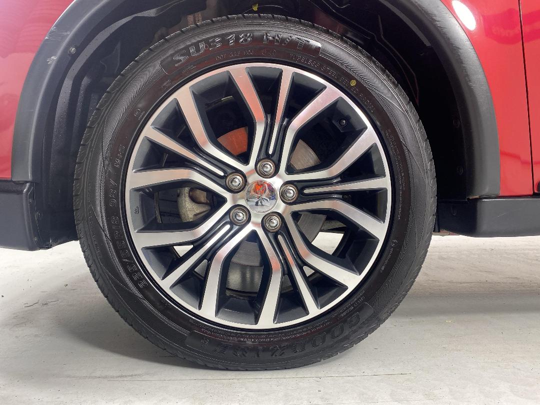 Photo '10' of Mitsubishi Outlander