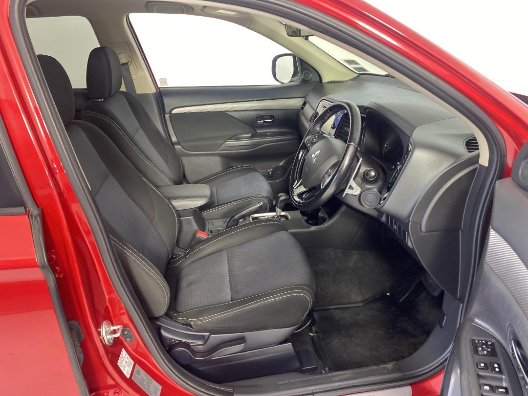 Photo '16' of Mitsubishi Outlander