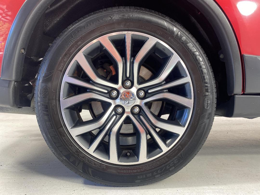 Photo '12' of Mitsubishi Outlander