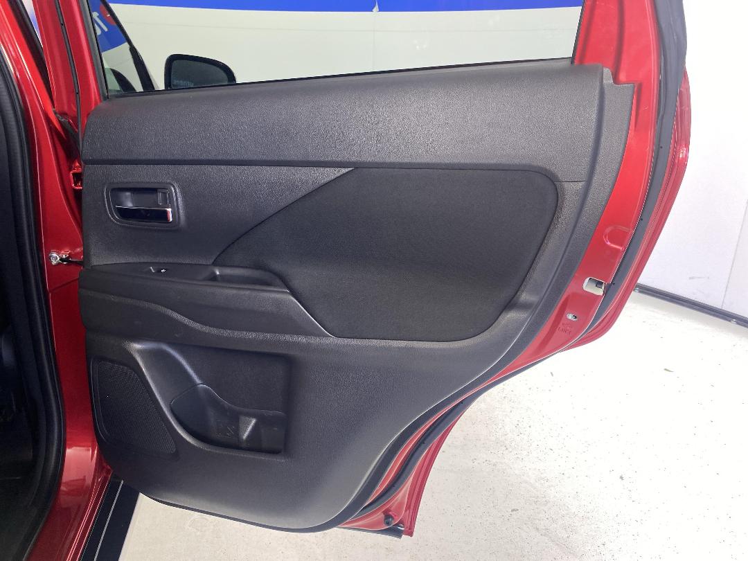 Photo '19' of Mitsubishi Outlander