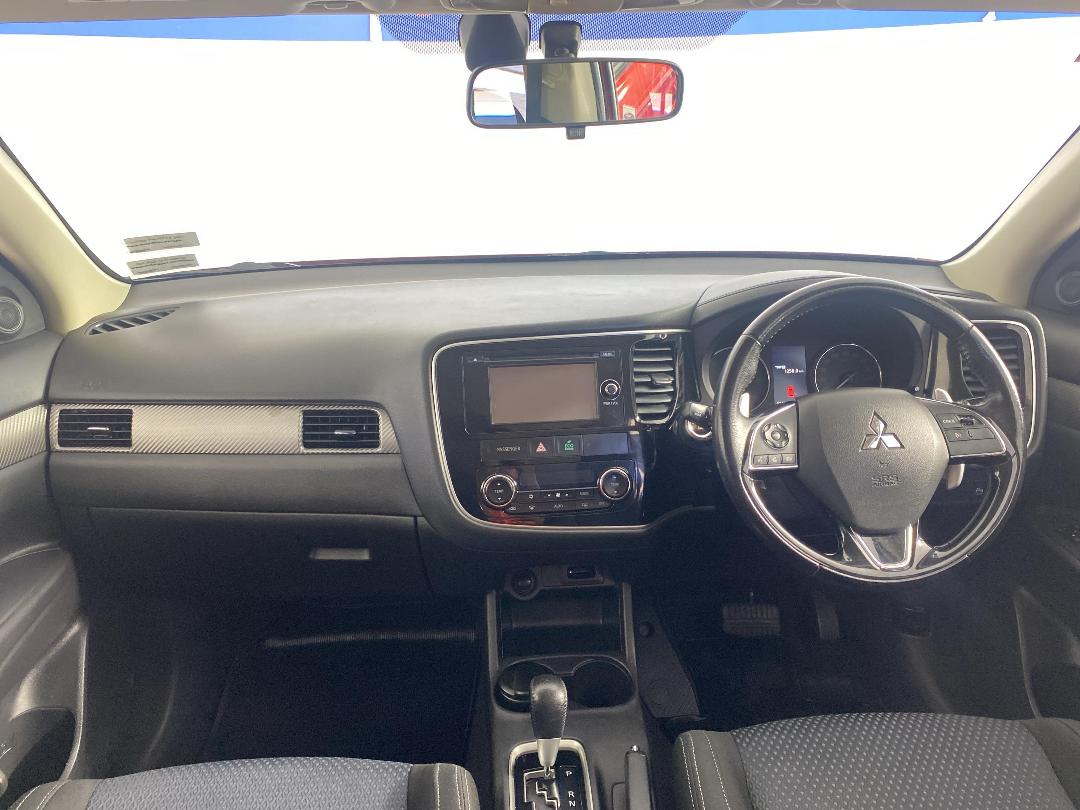 Photo '17' of Mitsubishi Outlander