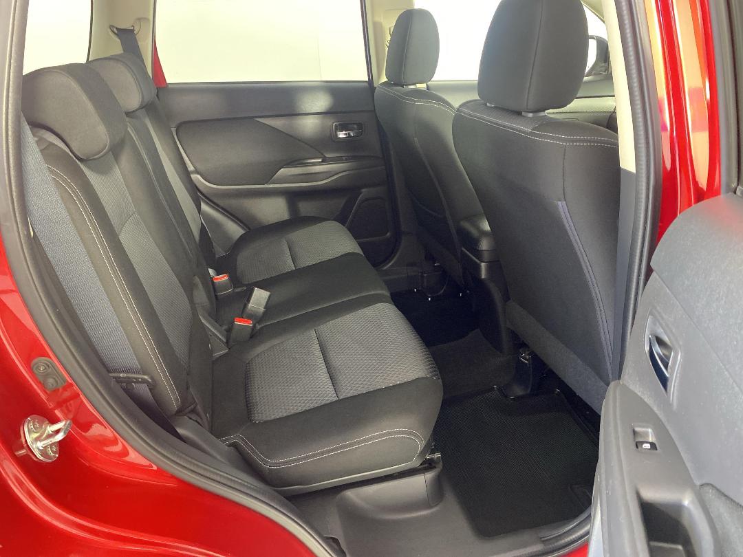 Photo '20' of Mitsubishi Outlander