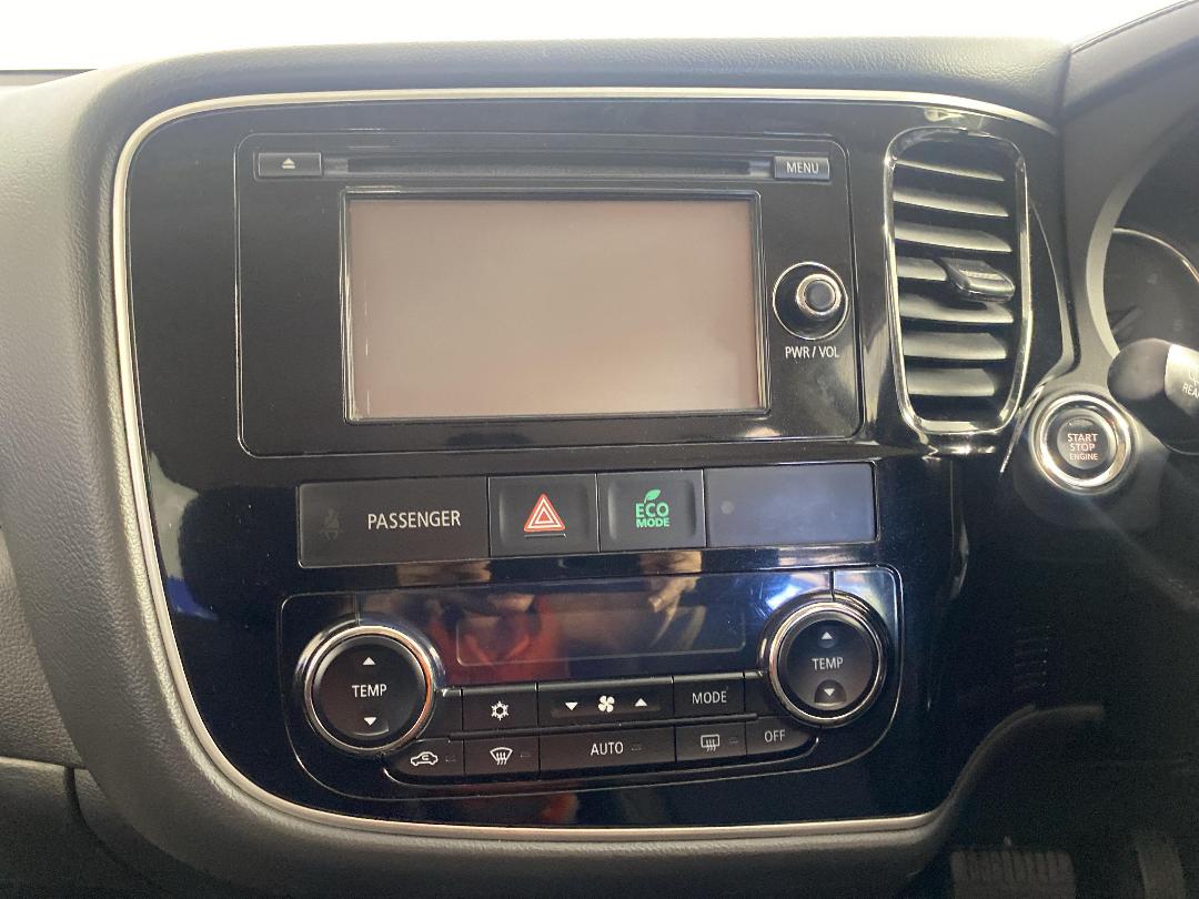 Photo '18' of Mitsubishi Outlander