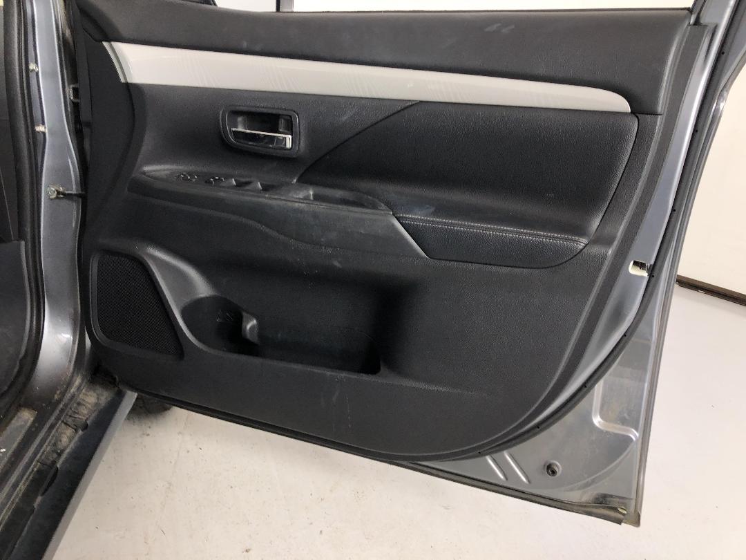 Photo '15' of Mitsubishi Outlander Photo '15' of Mitsubishi Outlander