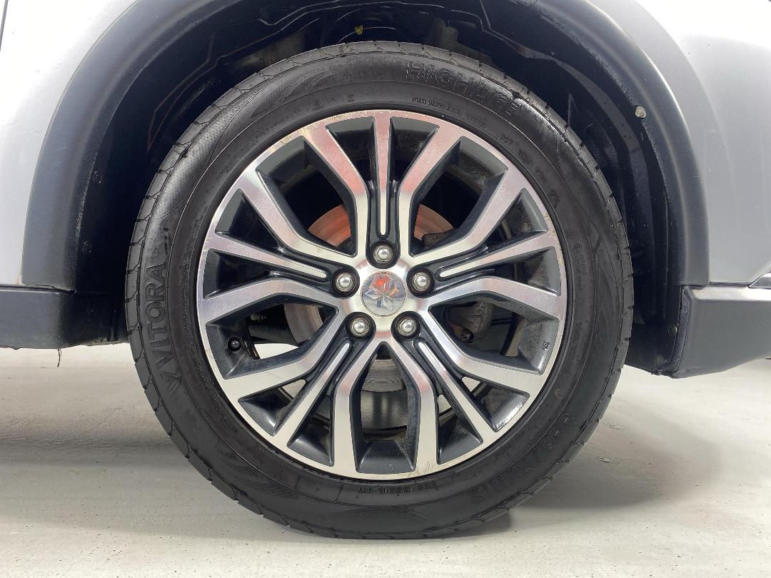 Photo '9' of Mitsubishi Outlander