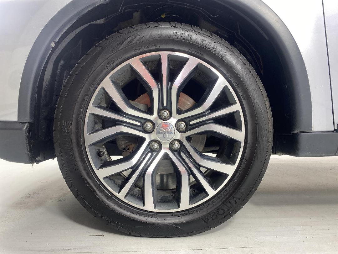 Photo '10' of Mitsubishi Outlander