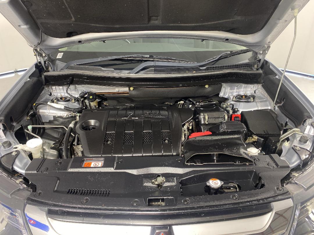 Photo '13' of Mitsubishi Outlander